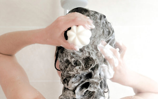 Feste Shampoos: Das Beste für Haar und Umwelt